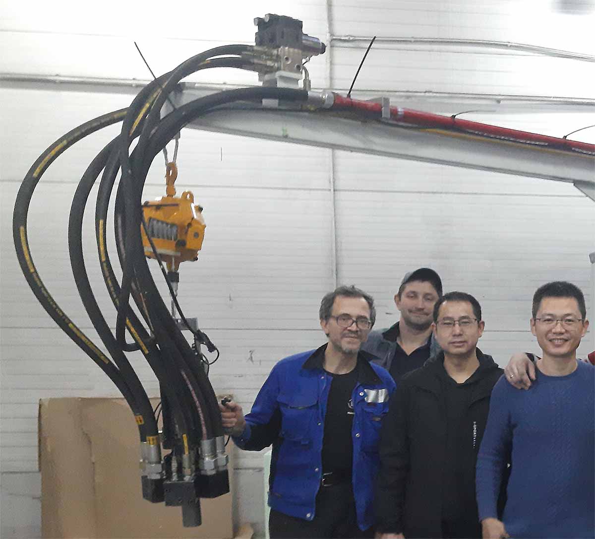 переводчик на наладке китайского сверлильного станка