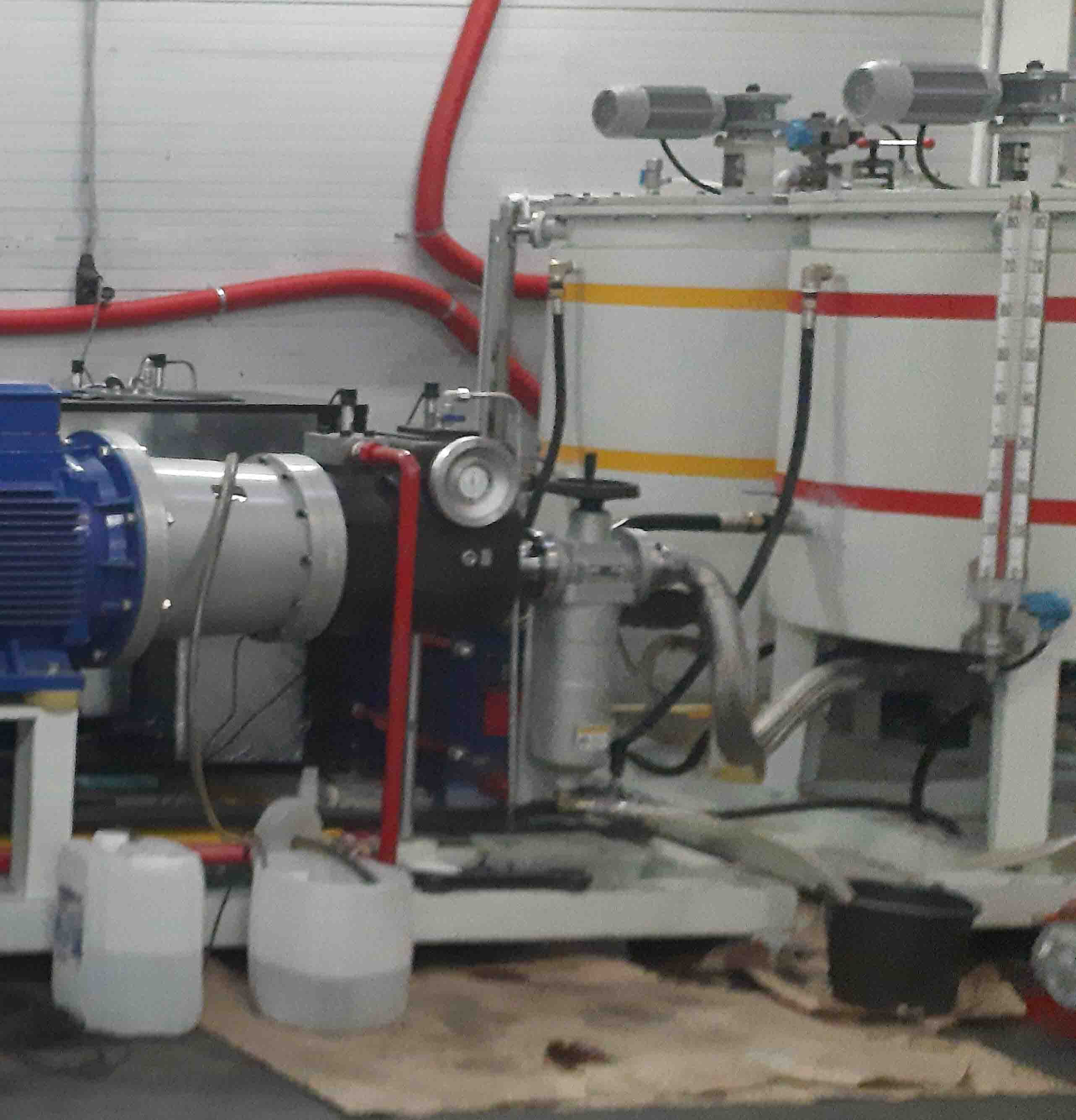 переводчик на наладке китайского сверлильного станка