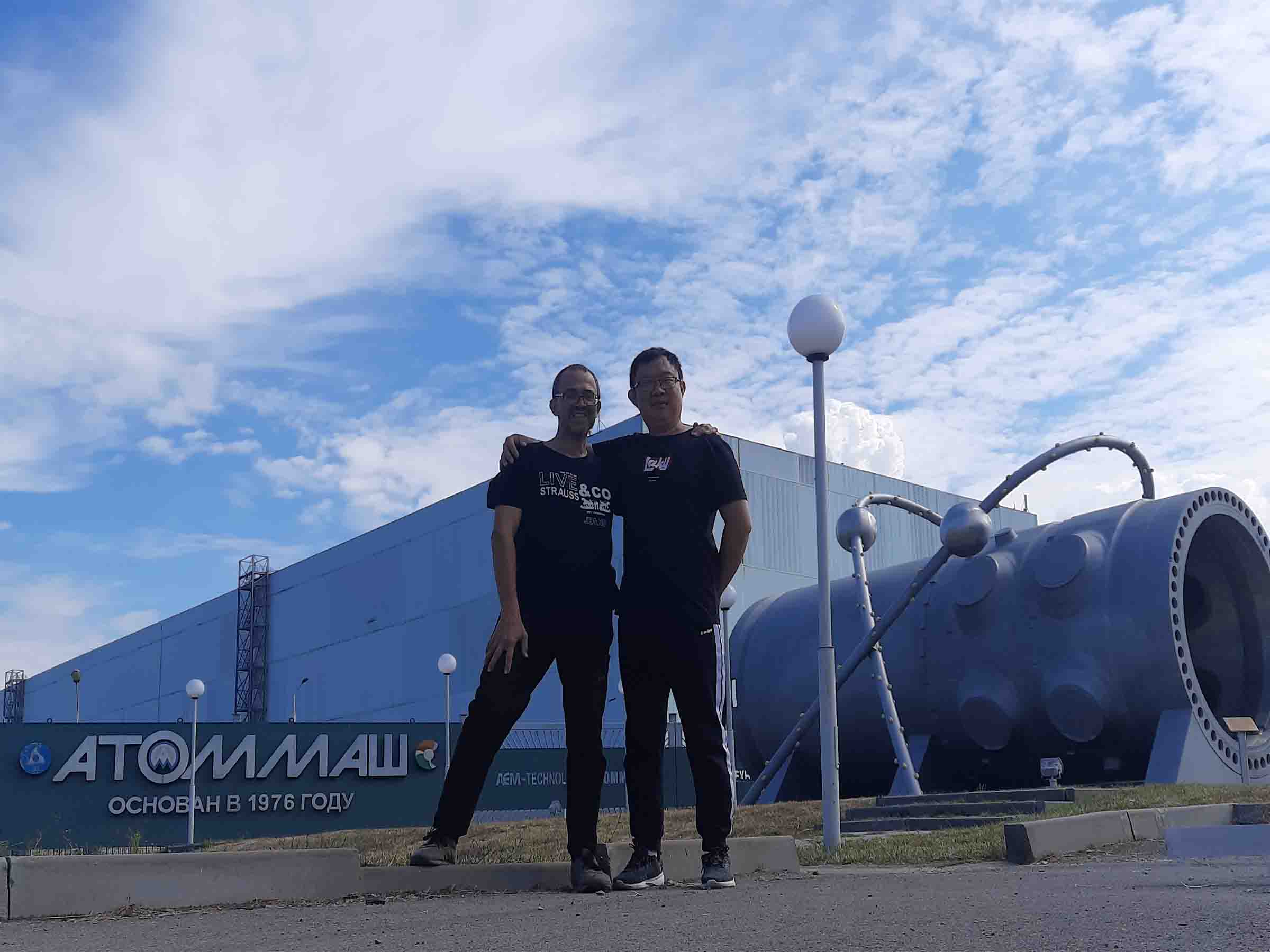 переводчик на наладке китайского сверлильного станка